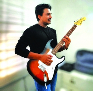 প্রতিবাদী শিল্পী শুভ ইসলাম