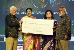  আজীবন সম্মাননা পেলেন সংগীতশিল্পী ফেরদৌস আরা।